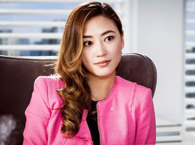 李彩桦和应采儿好像对比图 李彩桦在香港哪卖衣服为生