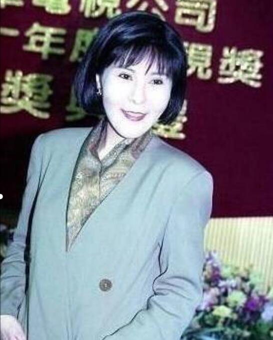 李丽凤年轻时的照片 她结过婚吗有没有子女