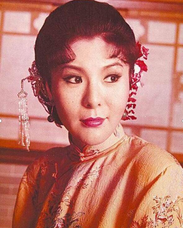 李丽凤年轻时的照片 她结过婚吗有没有子女