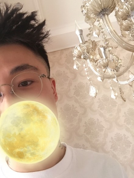 �컨�ᶡ����ô��ô��Ǯ ��������Ů������˭