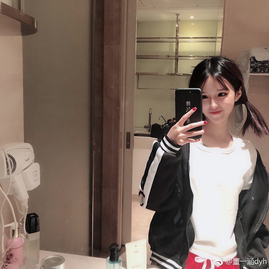 ���ֶ�һ����ͥ������� ��һ�����ĸ�ѧУ��