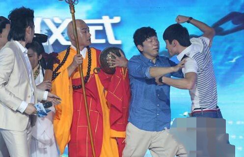 �������١��Ϊ ������Ů������˭