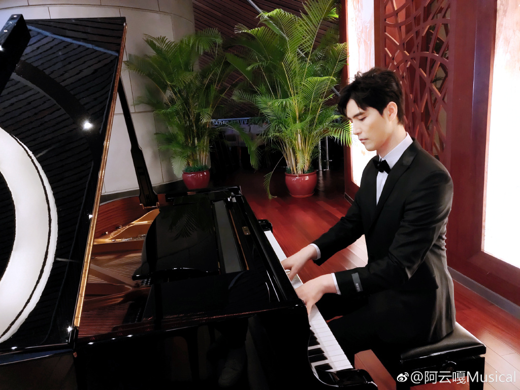 ���Ƹ������־�Ȧ���� ���Ƹ½������