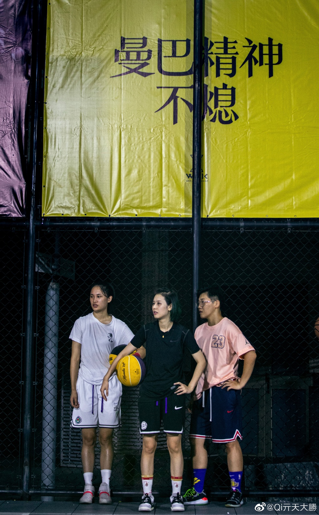 ��Ů�������ƺ���R�¼�����ô���� ���Ǽ�������