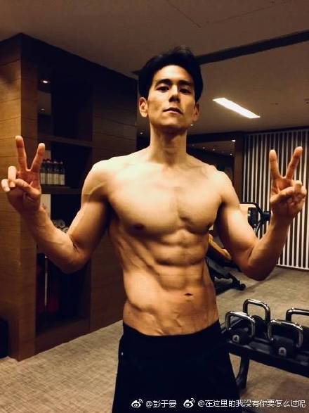 说男的小奶狗什么意思 小狼狗和小奶狗哪个好