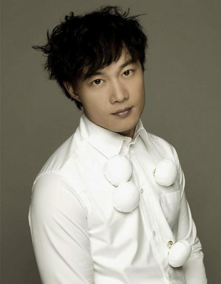 ����Ѹ�ڰڶ����ﳪ�ĸ���ʲô ����ѸΪʲô��������