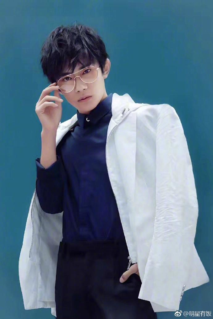 ���տ�������ǧ��ײ���Ա�ͼ С�����տ�����ǰŮ����˭