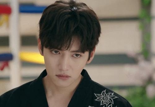 �ز����ں����Ǽ�����Ա �����Ϲ���Ů���̵�����