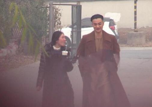 ��һΧ�̲������¼�����ô���� �¼���Ů������˭