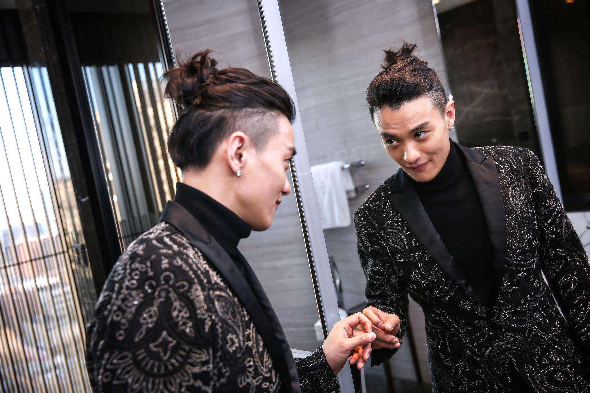 ��һΧ�̲������¼�����ô���� �¼���Ů������˭