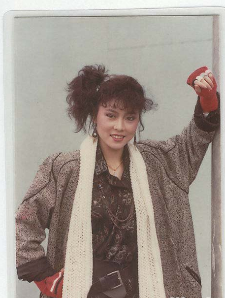 官晶华年轻时候的照片组图 郑少秋第二老婆官晶华家庭背景