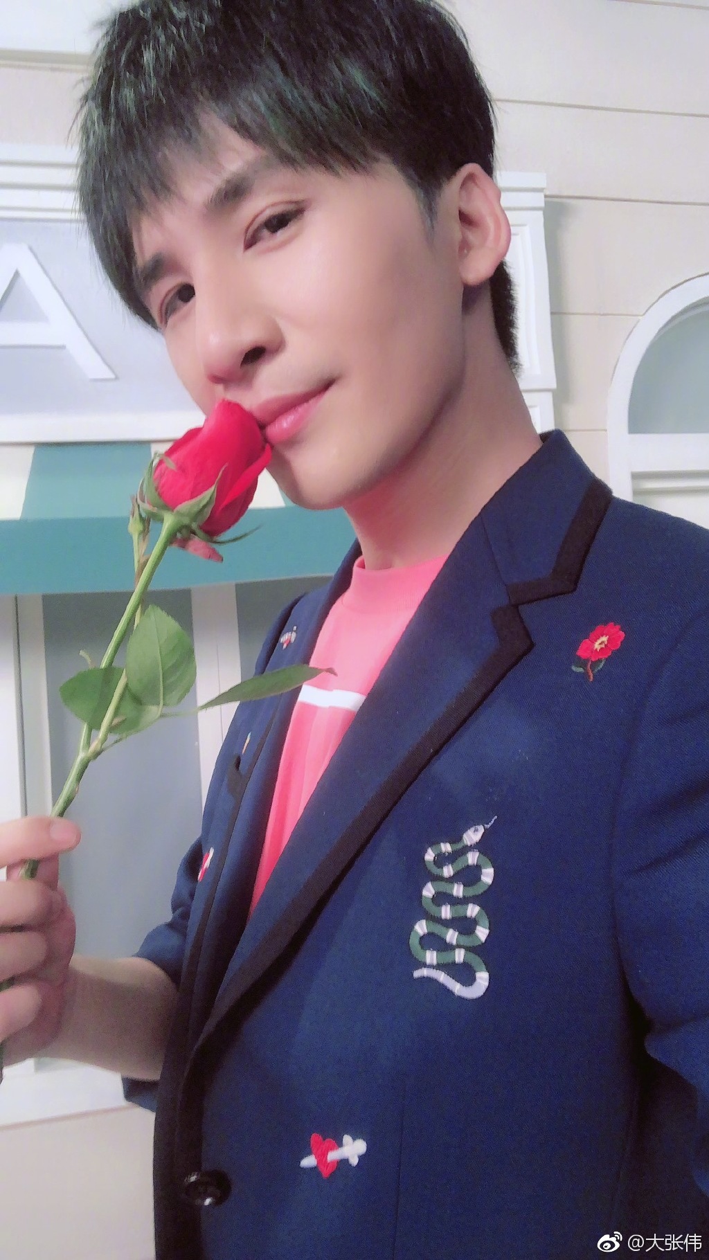 �������ϴ���ΰ��������һ�� Ȧ����ô���۴���ΰ