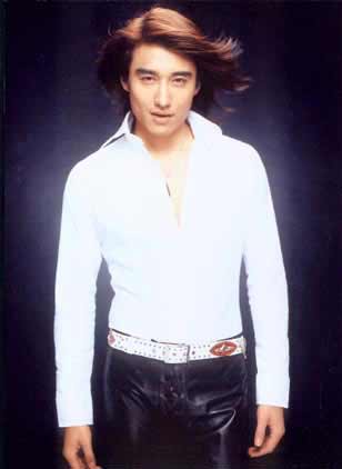 胡兵为什么被雪藏了 胡兵的哥哥是胡军吗