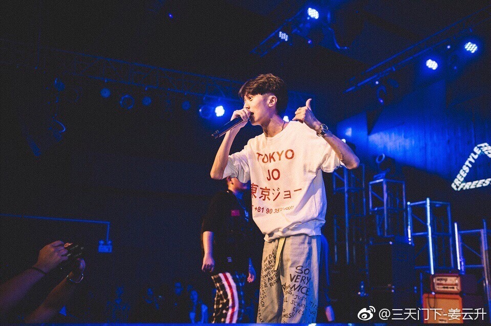 ������������� ������ǰŮ�Ѻ�����Ů�ѷֱ���˭