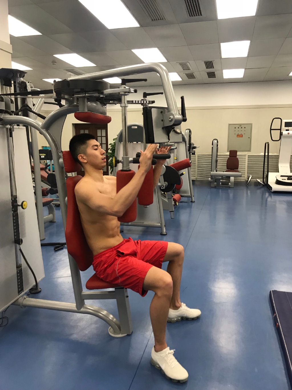 闫子贝和孙杨比谁游的更快 闫子贝好帅照片