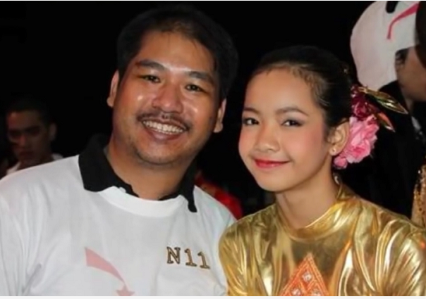 不少粉丝认为lisa是混血儿,lisa的父亲是瑞典人,母亲是泰国人,所以