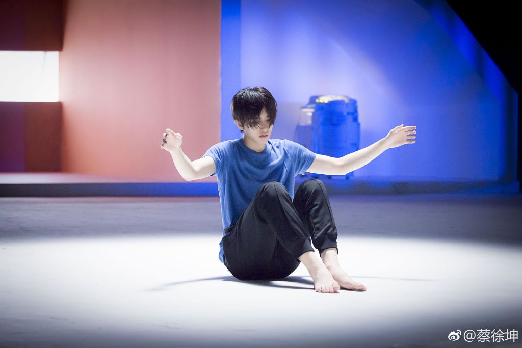 ���ԣ�������Ϊʲô�в̻ƽ𡢲̰���С����august��ikun������