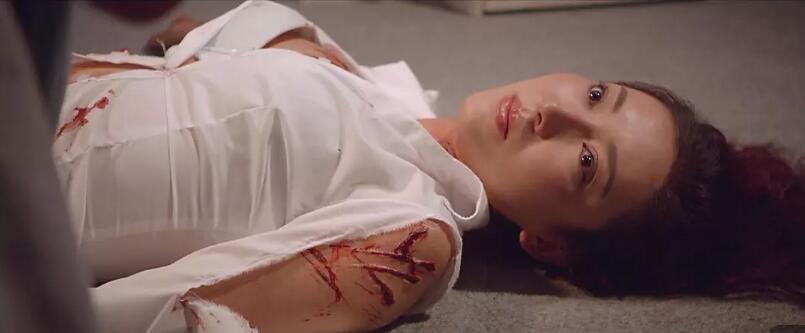 朱珠绝命航班大尺度剧照 她穿比基尼的身材超好