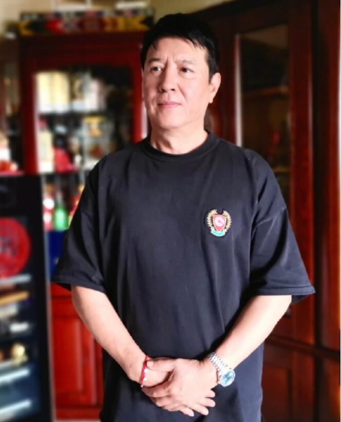 关少曾是甜蜜暴击里的校长吗 他是不是离过婚