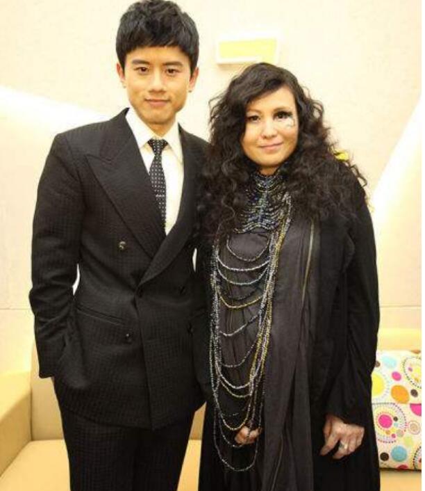 �����۾��Ǽٵ��� ��������ʱ�����Ƭ����