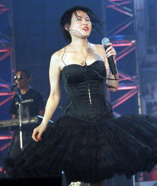 �����۾��Ǽٵ��� ��������ʱ�����Ƭ����