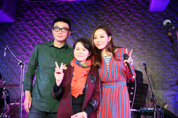 ���nӱ�»������ؼҳ� ��ĸ�������nӱ��С��3��֤��������