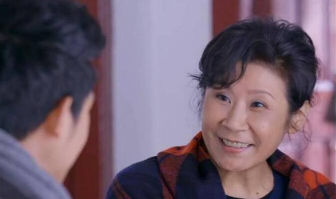 ��С�������񻪵�Ů���� ��С����˸��ʲô��ϵ