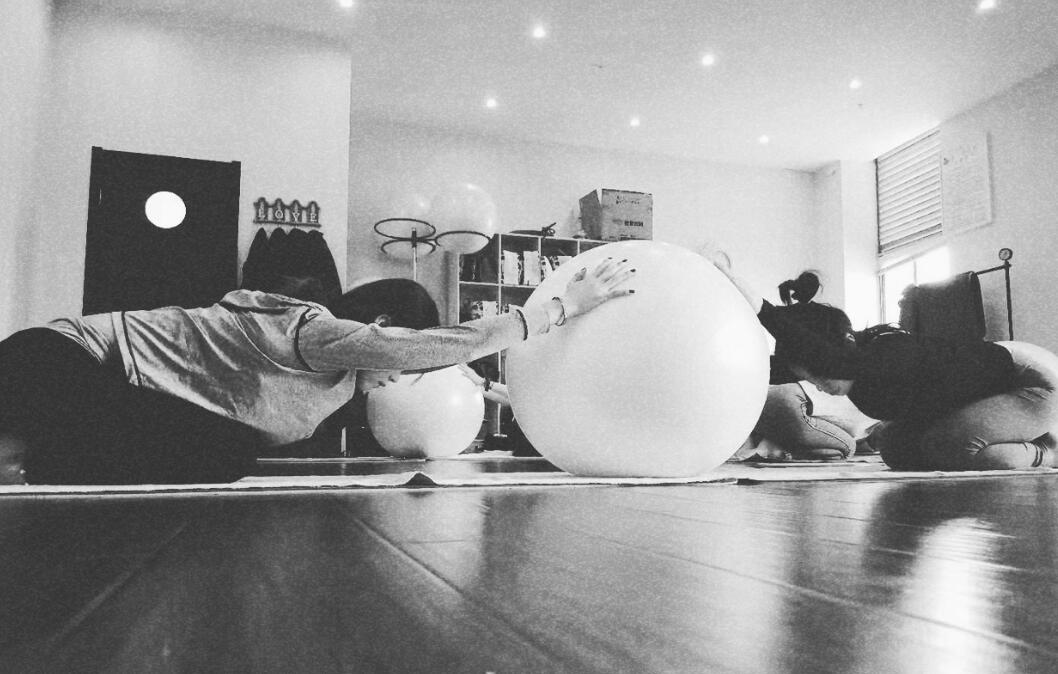 ����ǰ�����Ա���Ƭ 2���˿������ȷ����ͼ