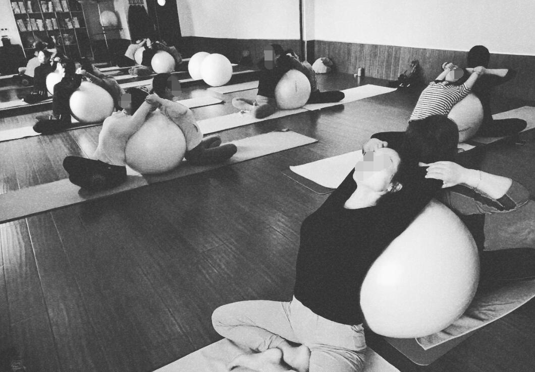 ����ǰ�����Ա���Ƭ 2���˿������ȷ����ͼ