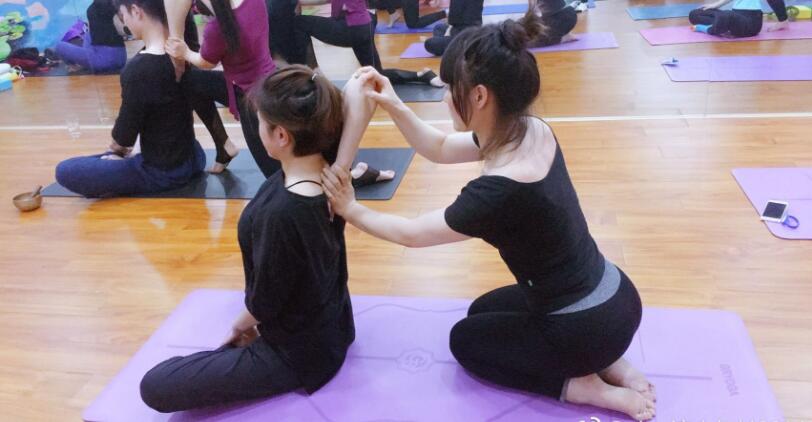 ����ǰ�����Ա���Ƭ 2���˿������ȷ����ͼ