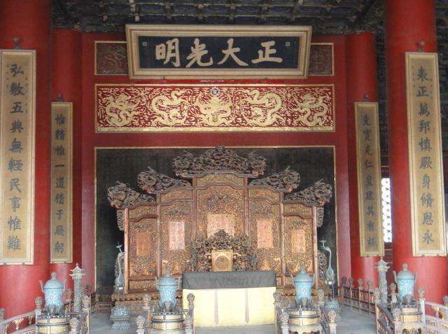 Ǭ¡ĸ�׻��˶����� Ǭ¡��ô���ϻʵ۵�