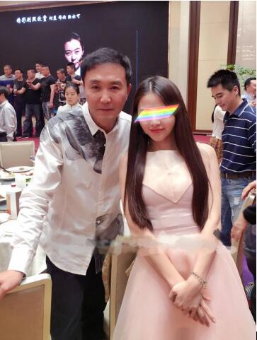 ���Ǿ�������Ƿ�С��� ���Ǿ����ڵ�������Ƭ