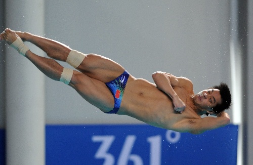 �ؿ��ͺ��˵�����˭�� ����Ϊʲô�����ؿ���ô�������