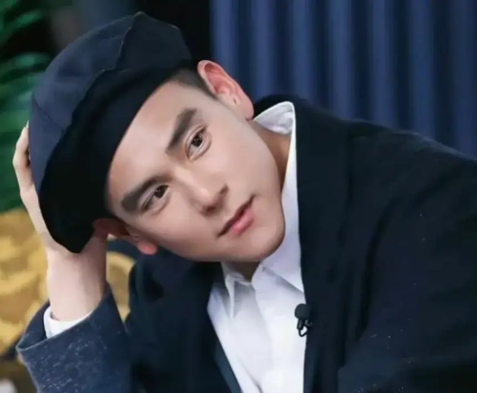 所以在高中的时候,体重就已经有180斤甚至更多了,后来彭于晏因为爱上