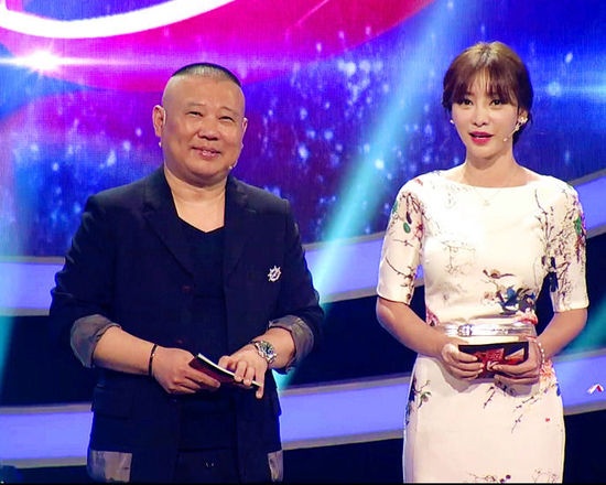 郭德纲柳岩有一腿 柳岩第一次给谁了