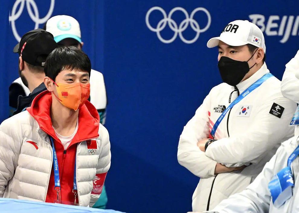 我就站在你面前 你看我有几分像从前是什么歌 这句话什么意思