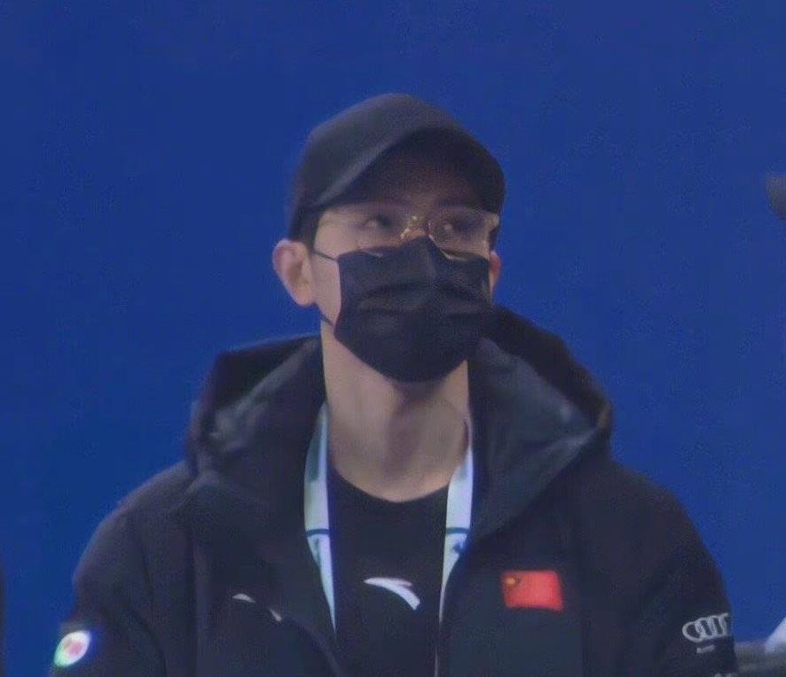 我就站在你面前 你看我有几分像从前是什么歌 这句话什么意思