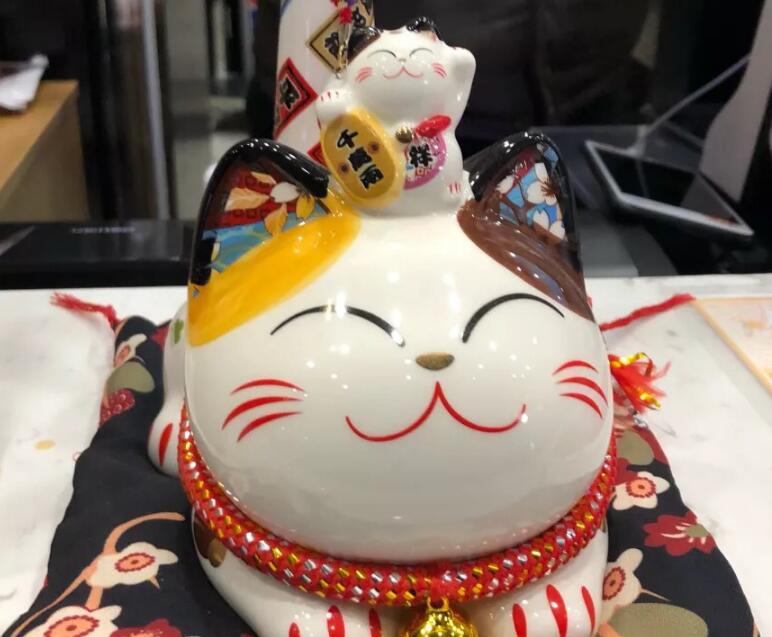 招财猫和财神可以放在一起吗 招财猫和招福猫有什么区别