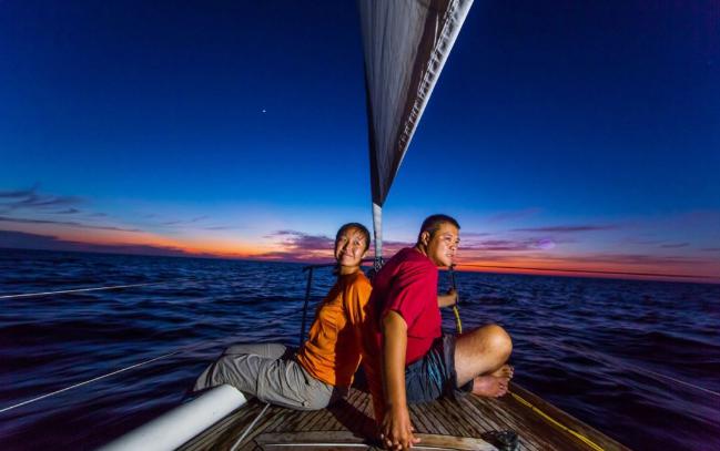 侣行张昕宇因为体重270被叫270 他跟梁红从小长大青梅竹马