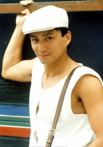 汤镇业年轻时候的照片 年轻的时候也是帅哥一枚