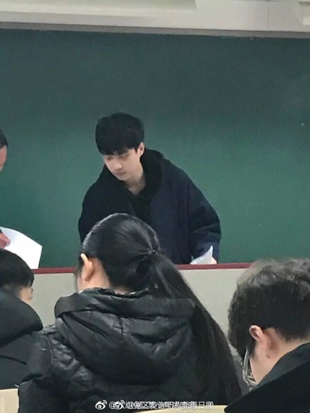 ���ϴ�ѧ90�󸱽��ڳ��������� ��������Ů����û