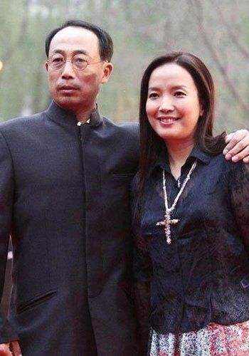 张丰毅早年和吕丽萍离婚真相 张丰毅是不是同性恋