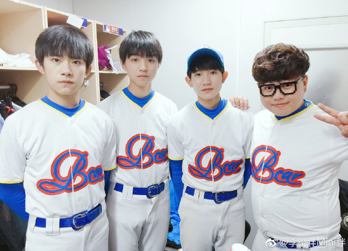 ��С�ֺ�TFboys��ʲô��ϵ ��Ů������˭