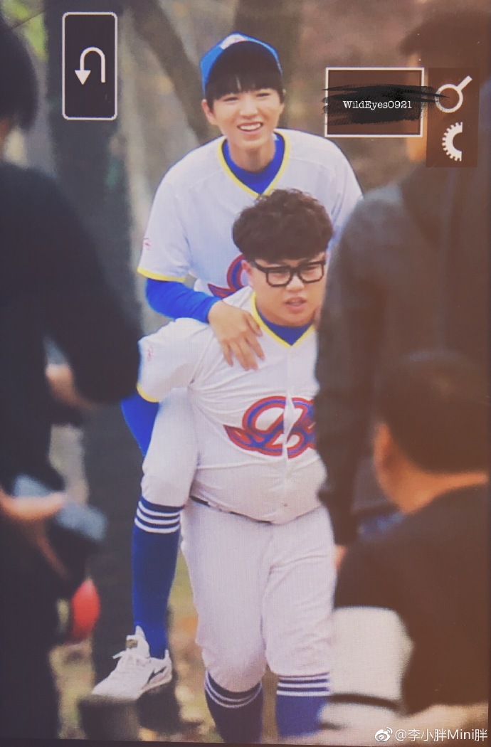 ��С�ֺ�TFboys��ʲô��ϵ ��Ů������˭