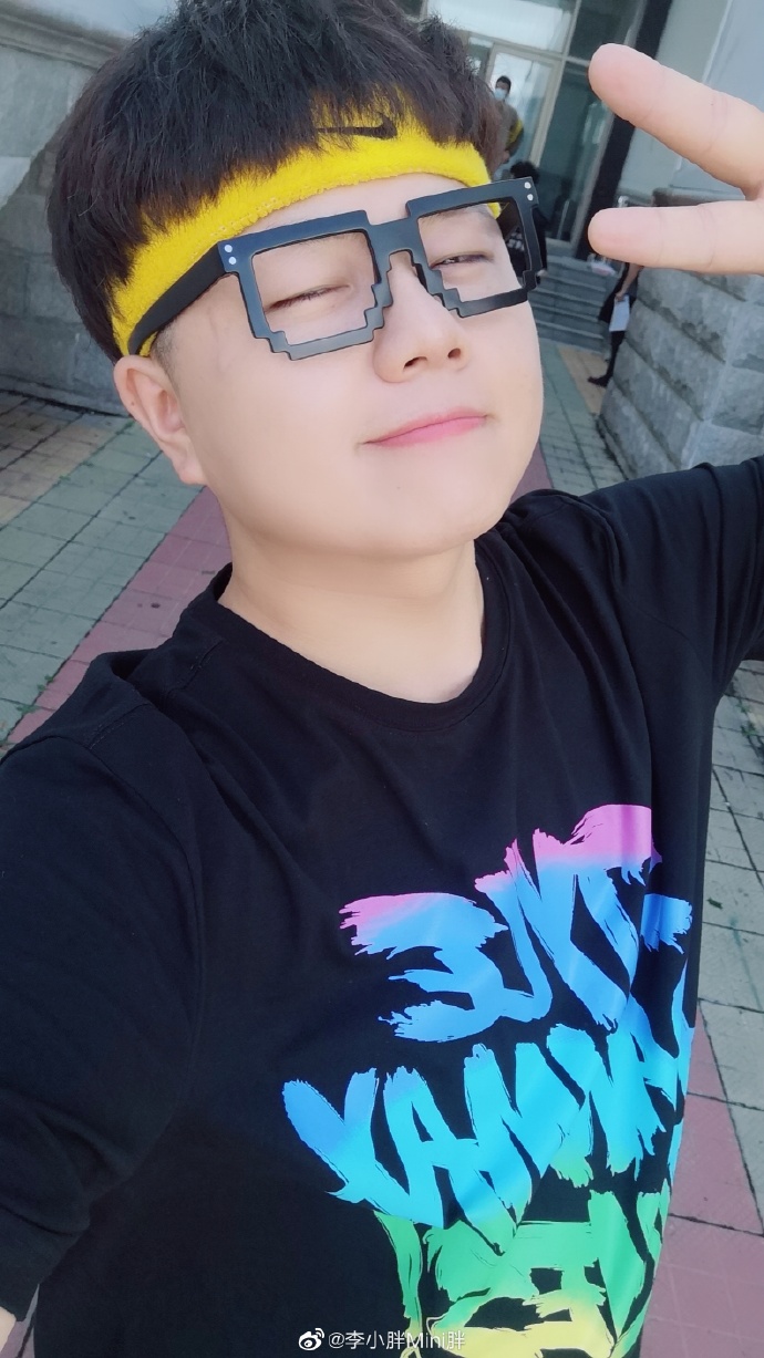 ��С�ֺ�TFboys��ʲô��ϵ ��Ů������˭