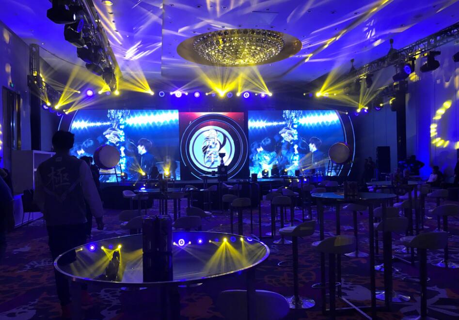 酒吧散台有座位凳子之类的吗 散台一般多少钱