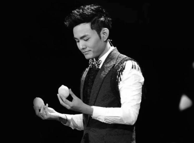 �����Ӹ������ϼ�� ������һλ�����˺ͼ���