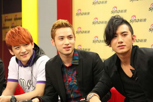 ��Լ���ǻ�Ѫ�� ��Ů������˭