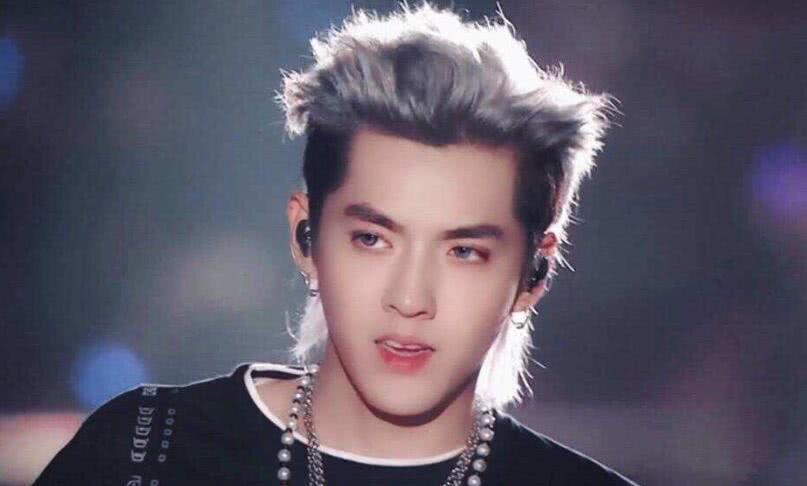 师铭泽吴亦凡长相对比图 师铭泽是不是整容了