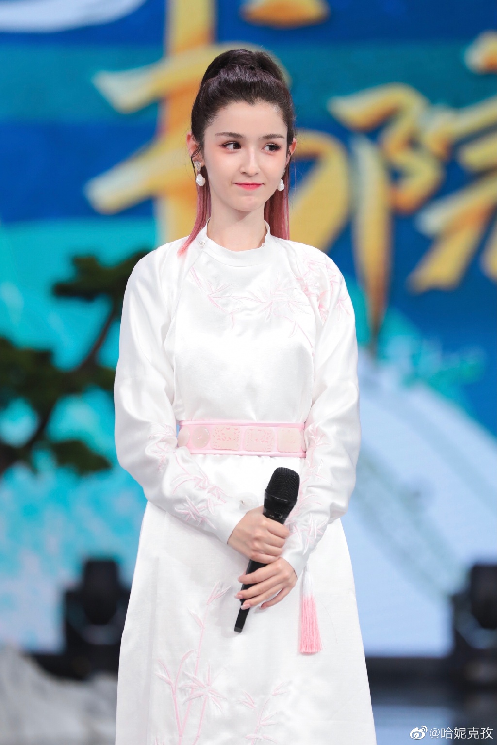 哈妮克孜医院事件是怎么回事 哈妮克孜滴蜡烛是什么梗